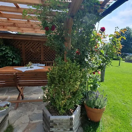 Haus-holzer Apartment *